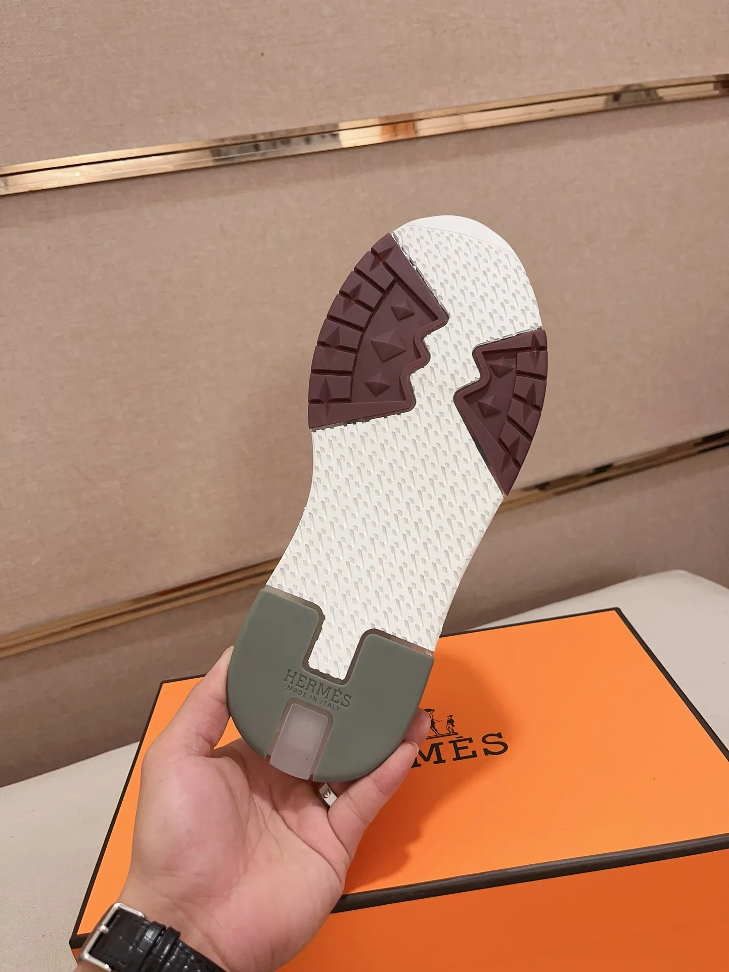 Ex-factory price: 500💰《HERMES》【Classic Original Version】Hermès; Top 🔝 Purchasing Agency 🔍🔍Men's latest 🇺🇸 counters are sold simultaneously, original imported from Italy ▲▲First-layer cowhide ▲▲ (high-end, extravagance and class) times) Exquisite workmanship (Italian 🇮🇹Imported water-dyed 🐂cowhide lining) sole: Original sole provided by the original factory, ⚠️exclusive double-layer activity·TPR·rubber·combined molded outsole; super comfortable·wear-resistant·non-slip·environmental protection The real thing is more beautiful if you take the real thing (high quality, follow the order), you can enter and exit the counter at will * Number of yards: 38·39·40·41·42·43·44# (can be customized 45.)